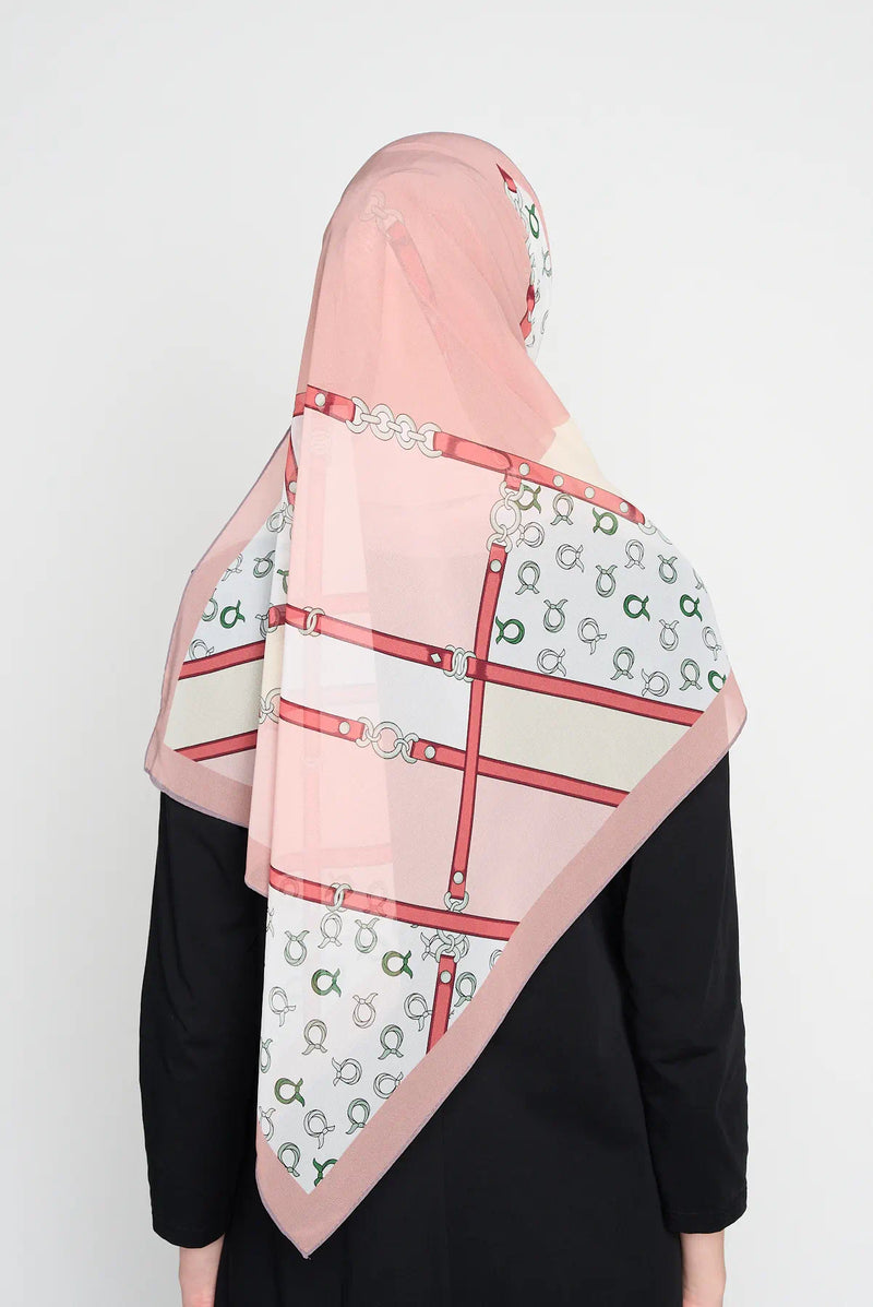 text -- chain soft nude