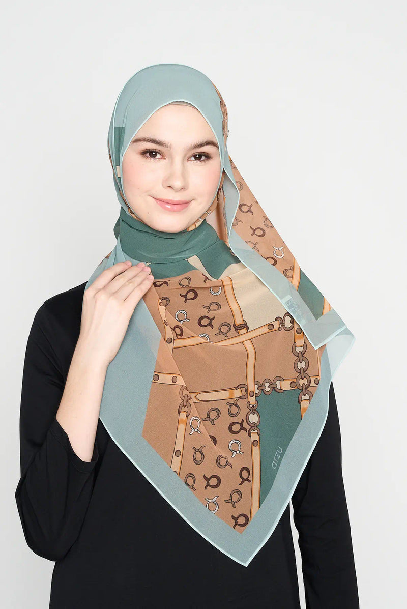 text -- chain sage beige