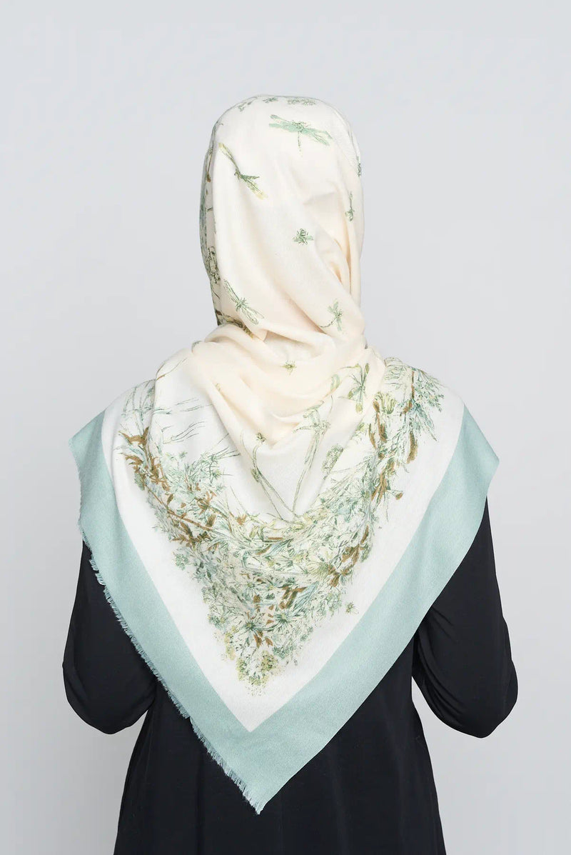 text -- dragonfly motif green mist