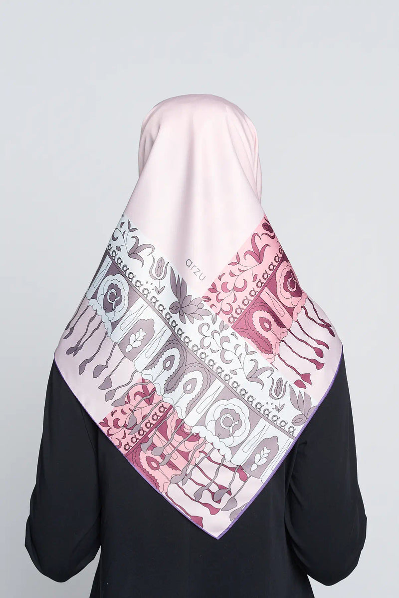 text -- tassels soft pink