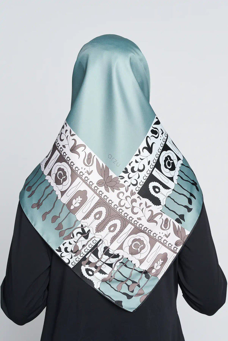 text -- tassels stone green