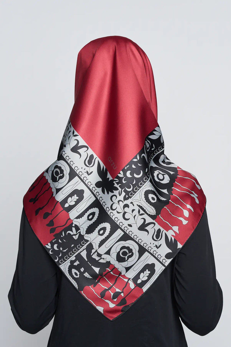 text -- tassels deep red