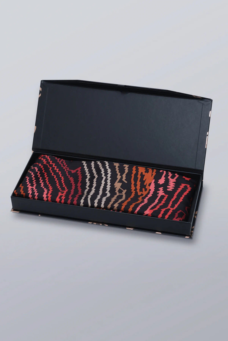 text -- gift box black