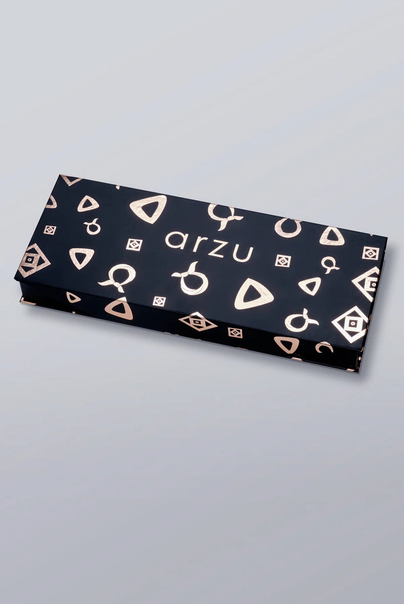 text -- gift box black