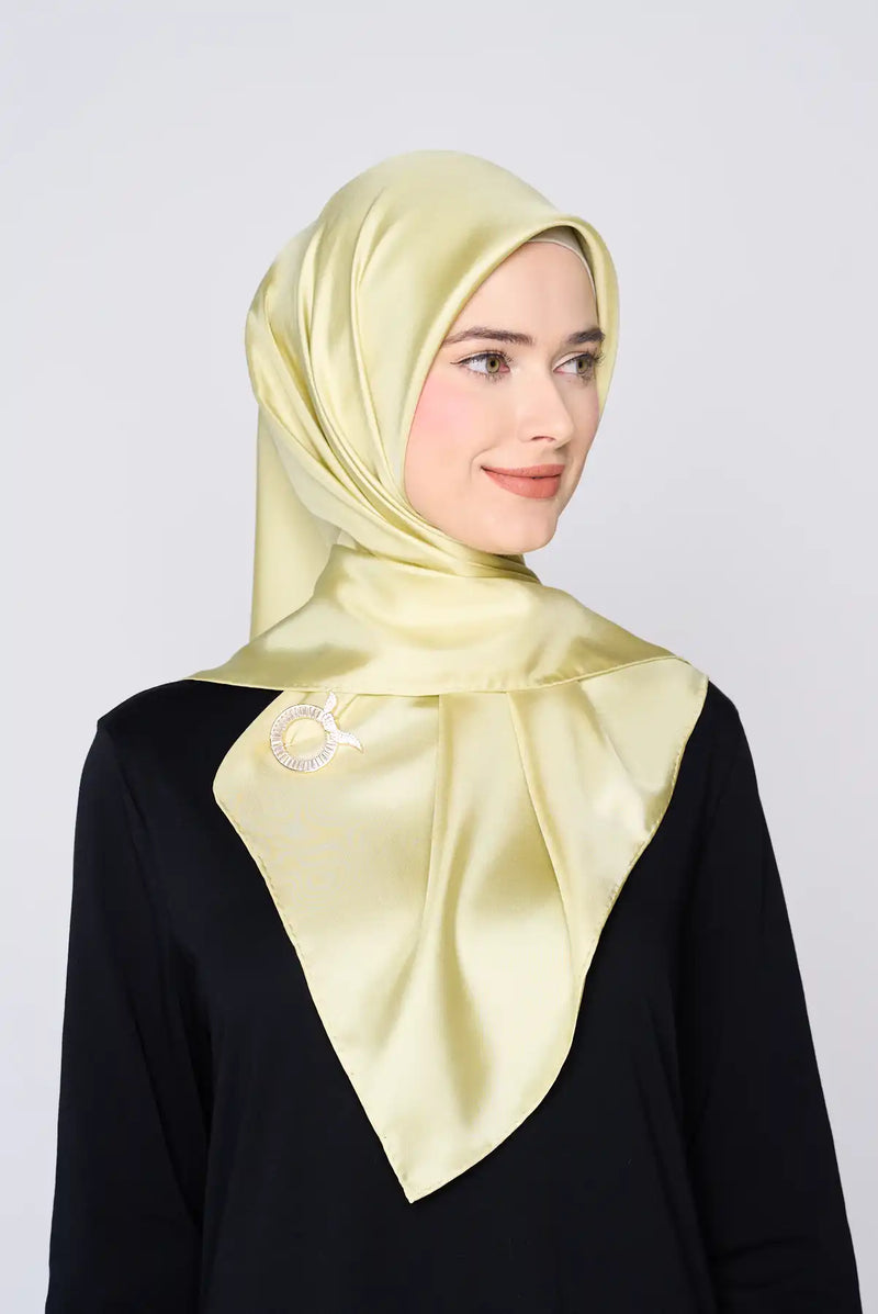 text -- shimmering olive luxe