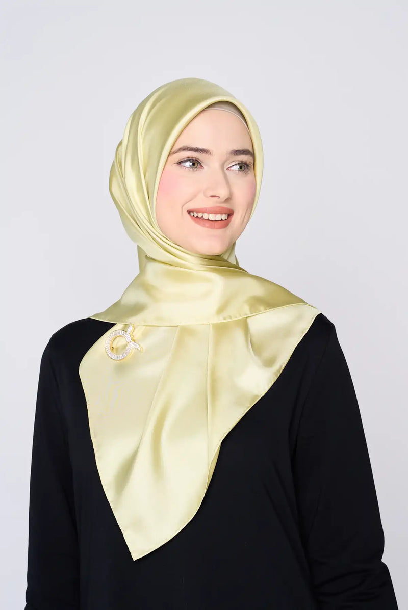 text -- shimmering olive luxe