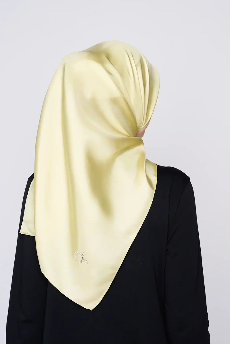 text -- shimmering olive luxe