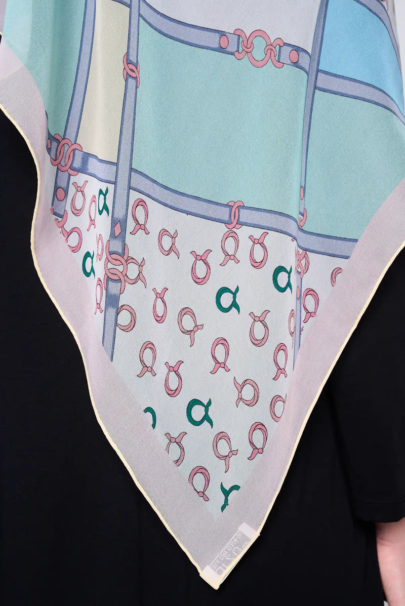 text -- chain pastel loop