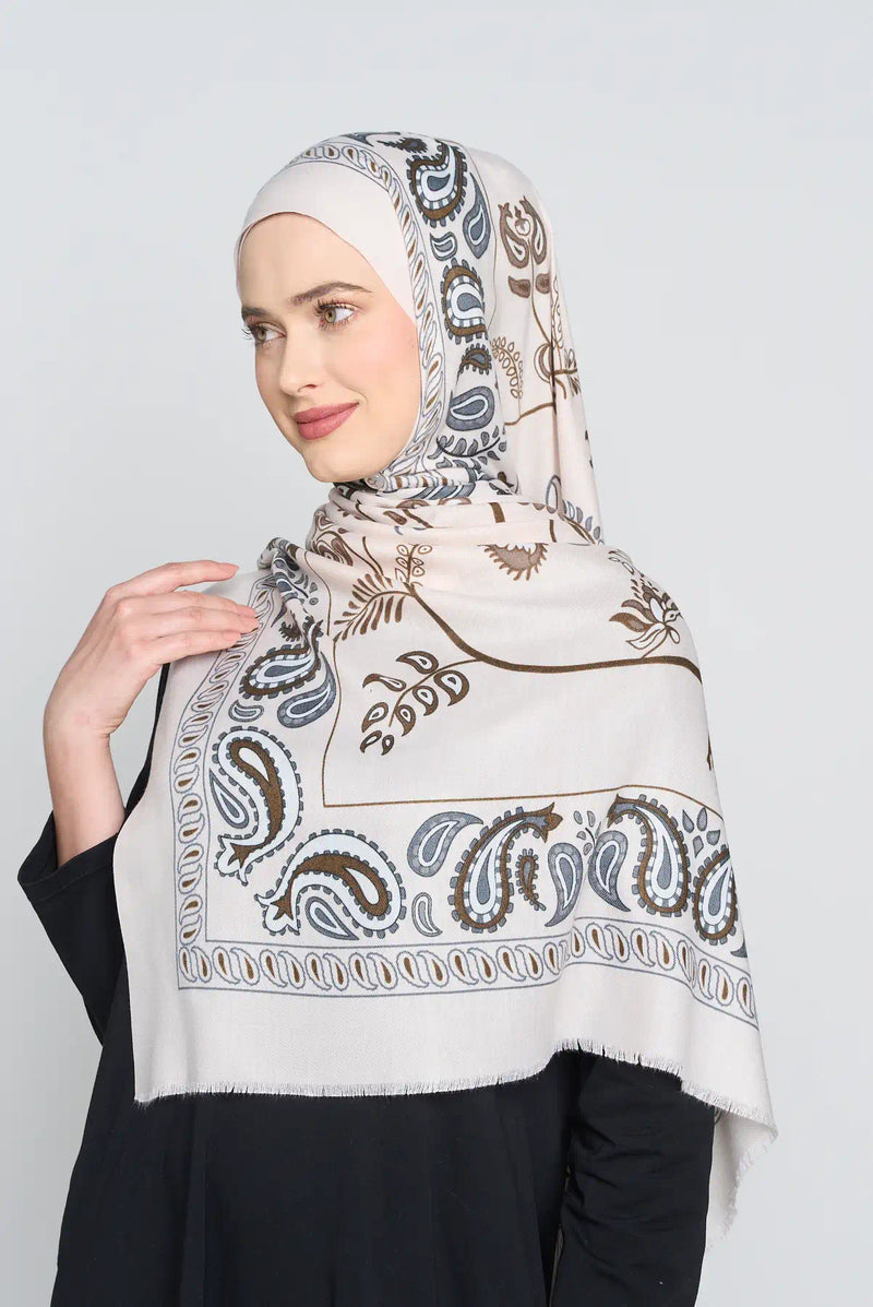 text -- nude paisley