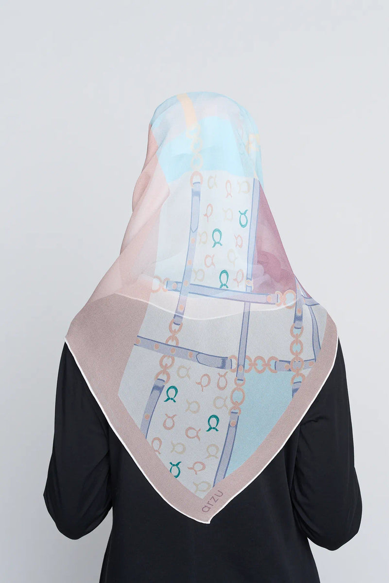 text -- chain petal nude