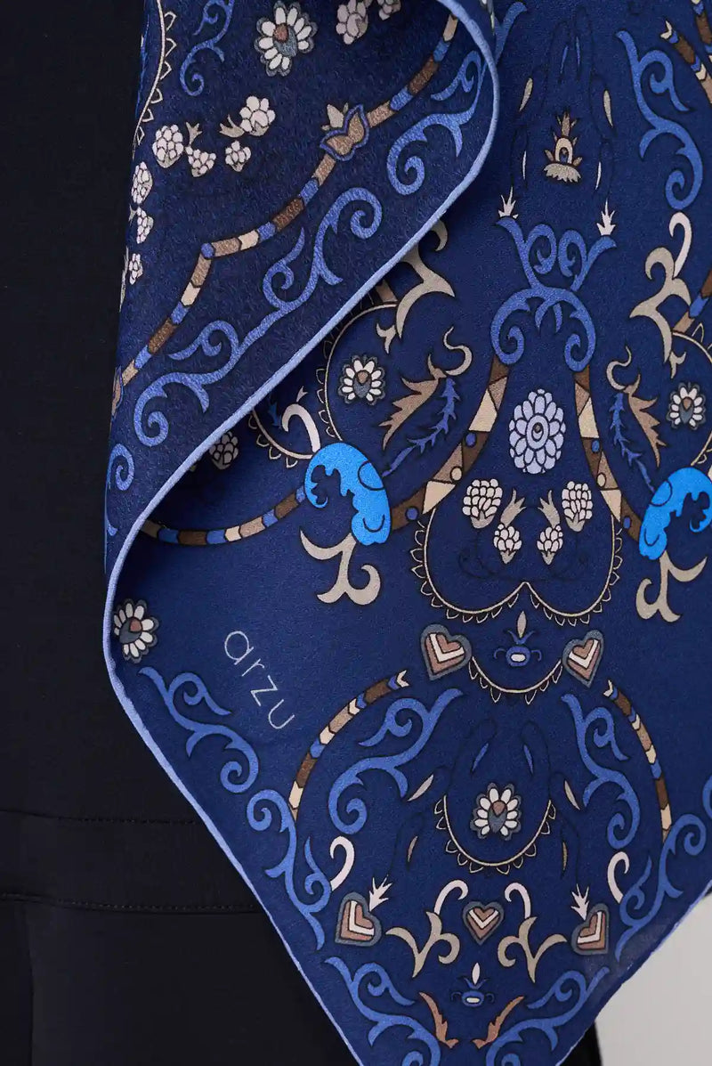 text -- paisley midnight navy