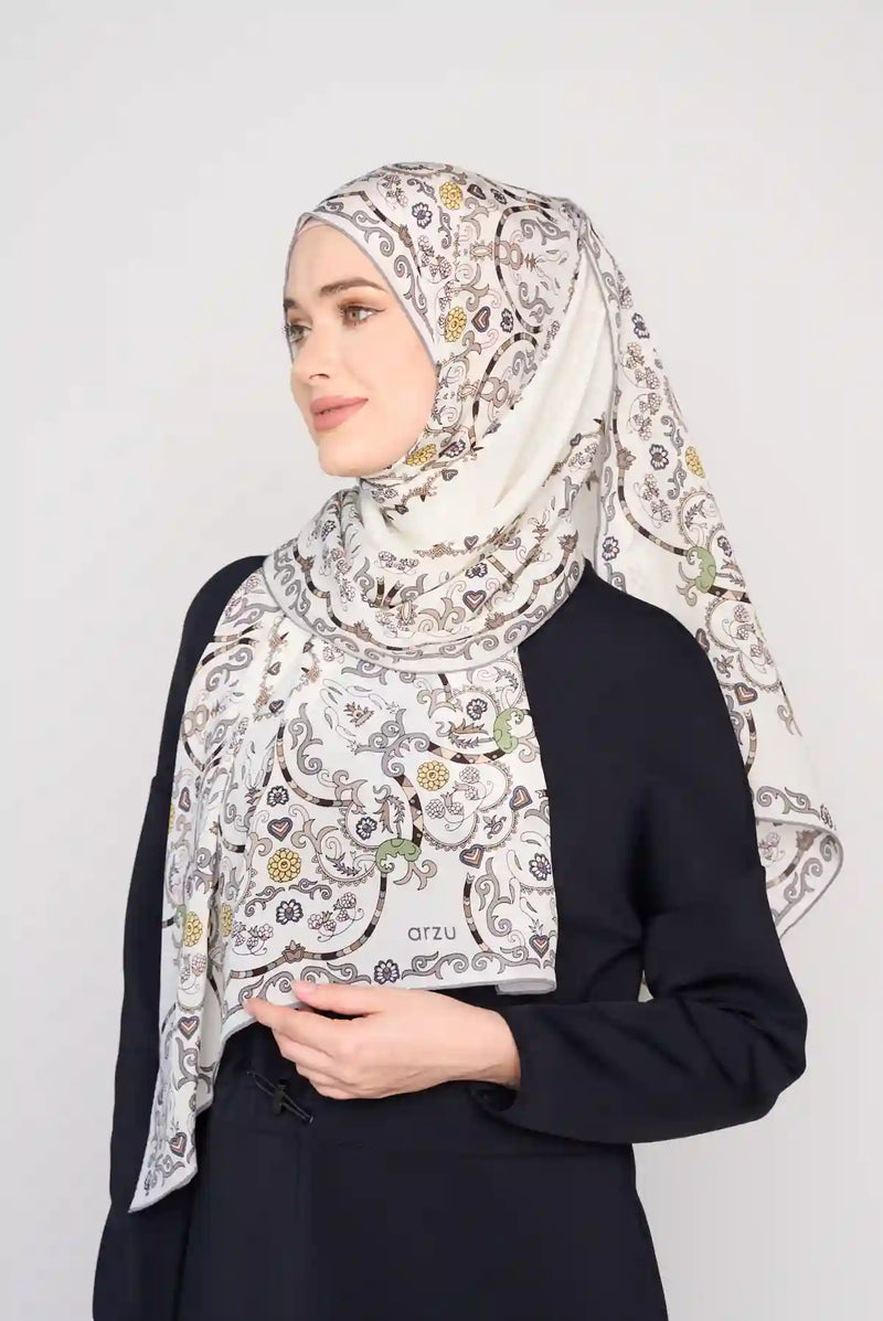 text -- paisley off white