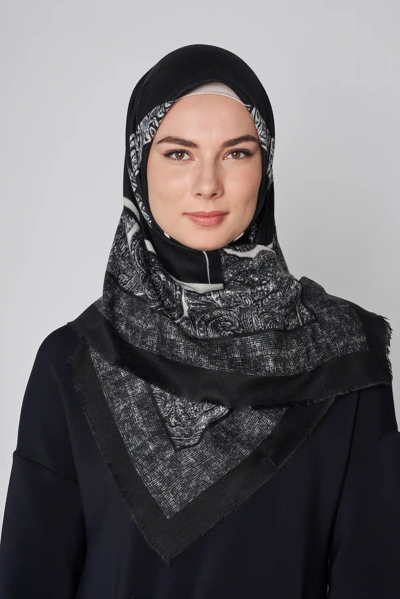 text -- classic black