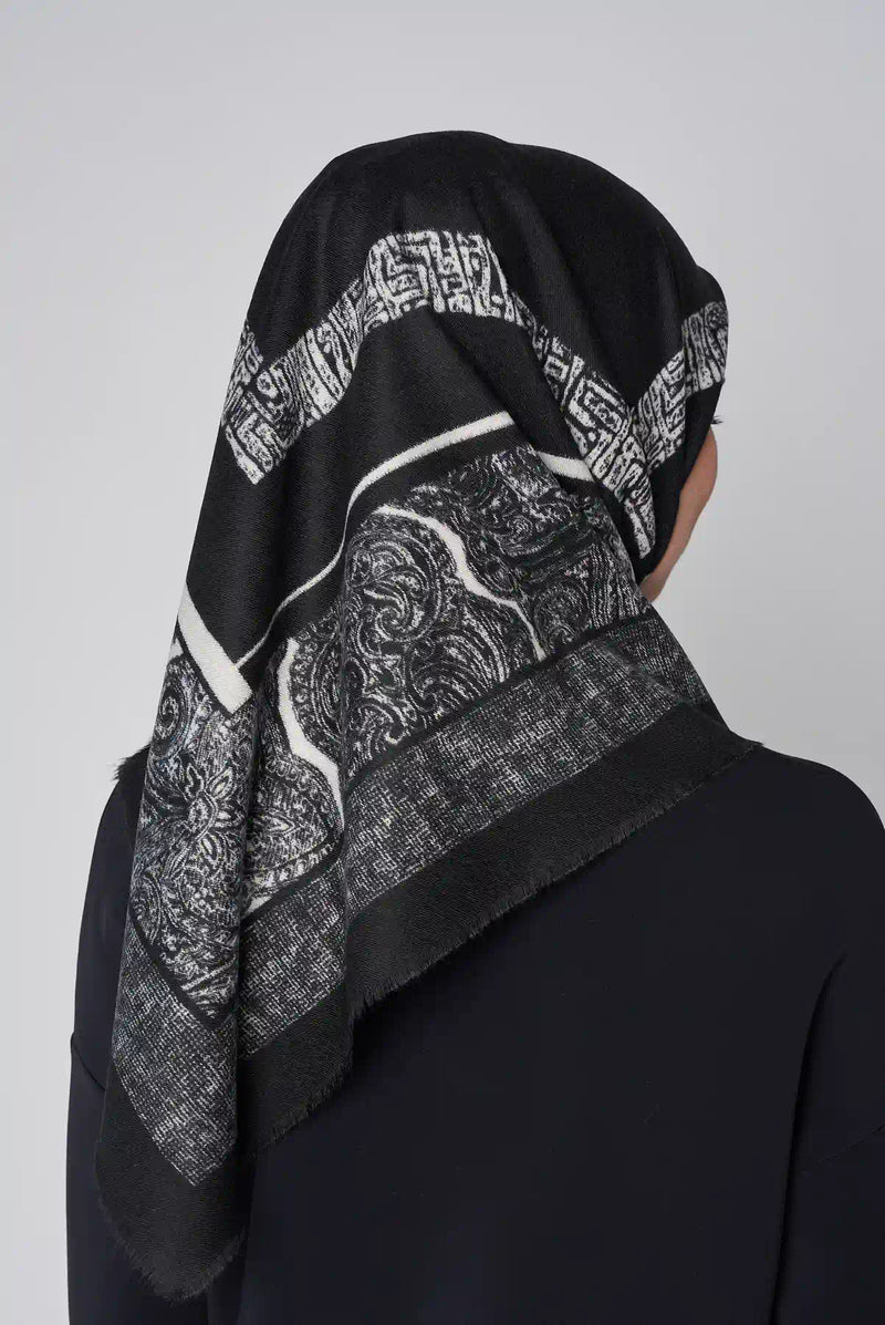 text -- classic black