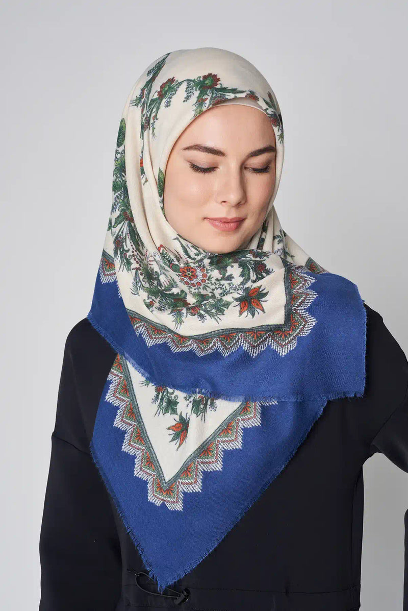 text -- classic floral blue