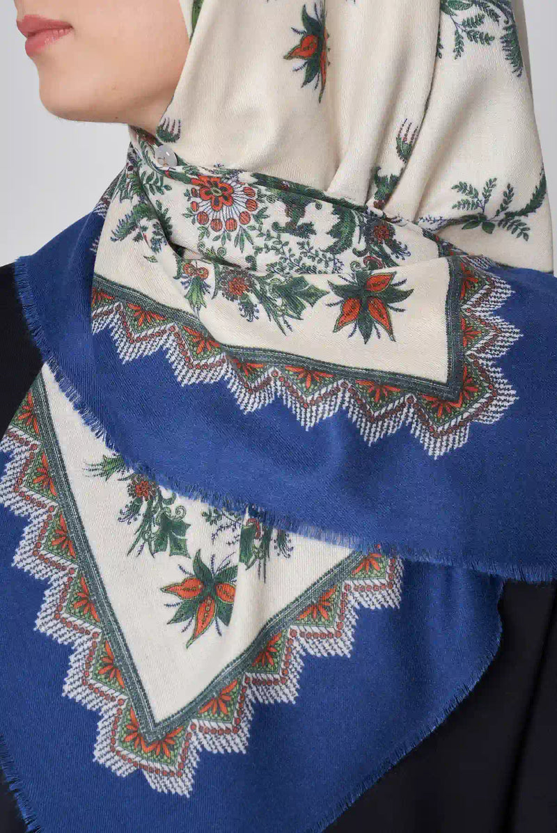 text -- classic floral blue