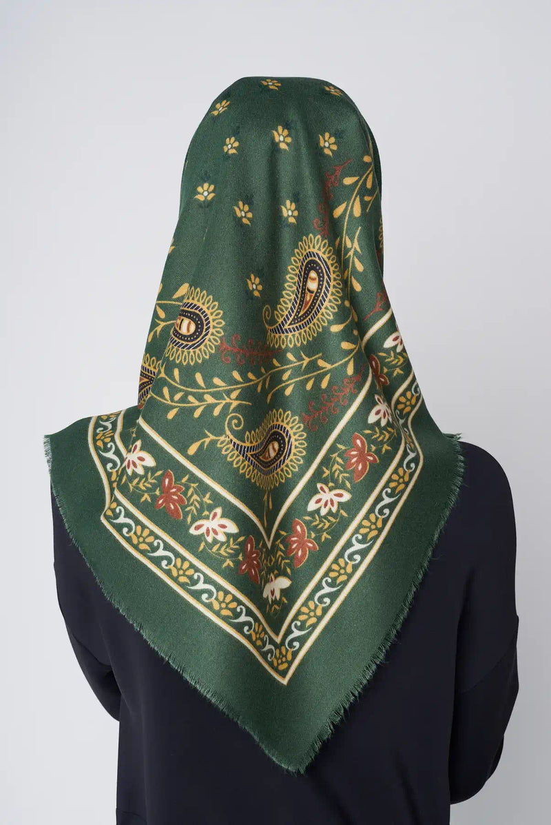 text -- classic paisley green