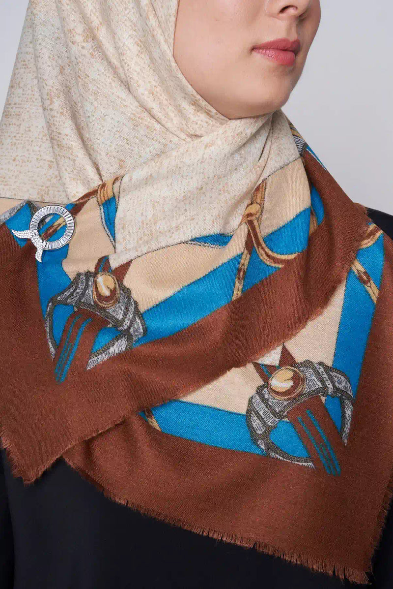 text -- jewelled links brown