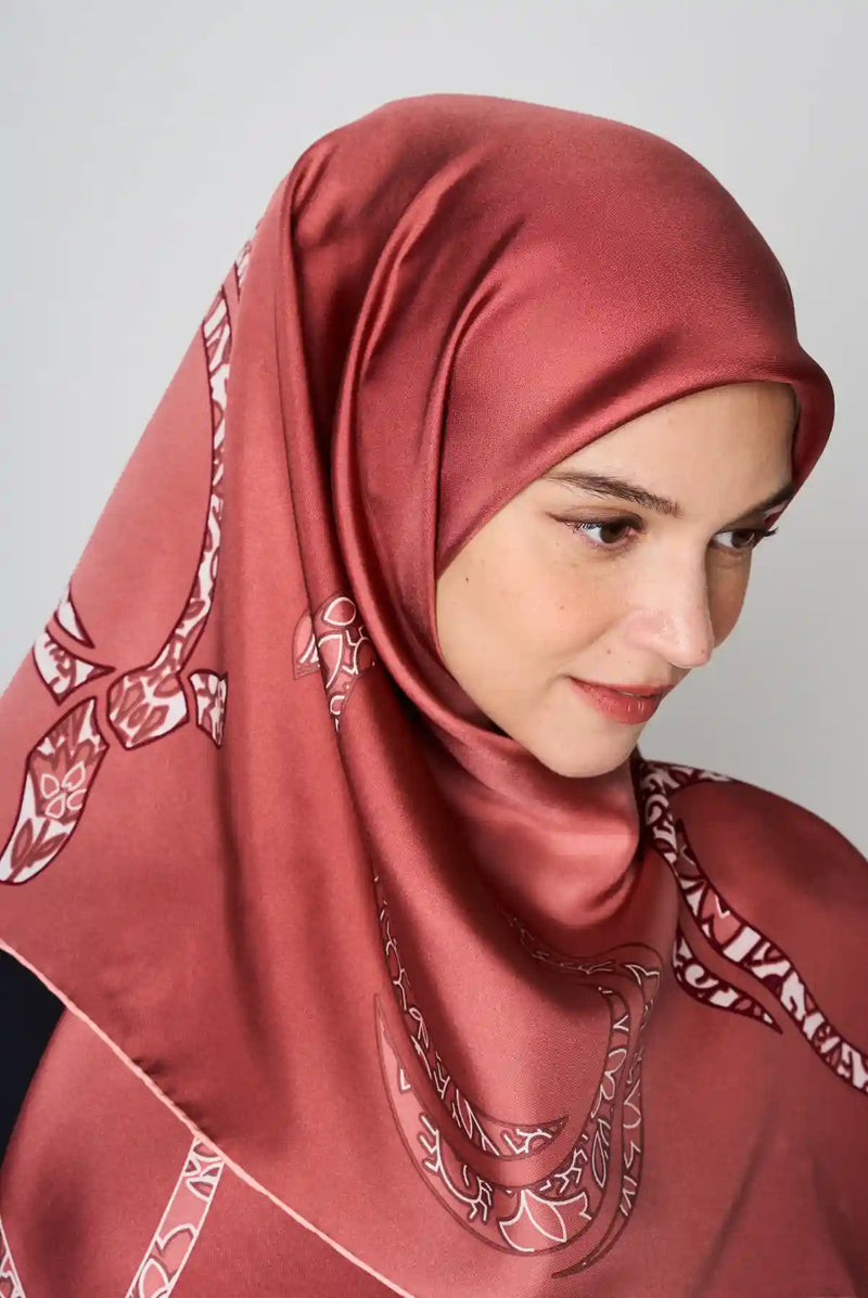 text -- arzu knot burnt rose