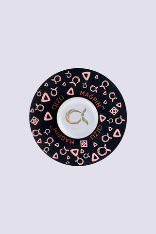 text -- magpin white