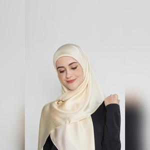 arzu feels like a dream square TWILL SILK Medium with natural silk Shimmer