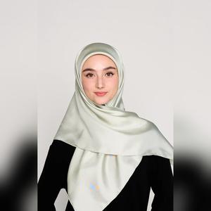 arzu feels like a dream square TWILL SILK Medium with natural silk Shimmer