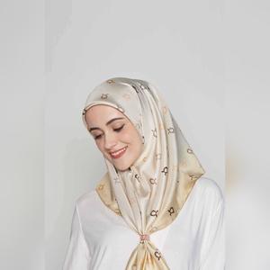 arzu tie the knot TWILL SILK square V2 | printed hijab with natural shimmer