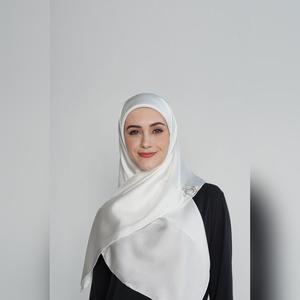 arzu feels like a dream square TWILL SILK Medium with natural silk Shimmer