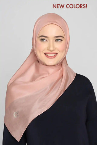 text -- lustrous lip pink