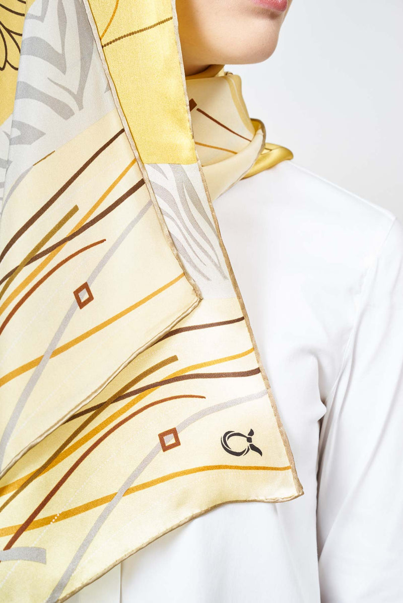 text -- high gloss sunkissed yellow distractible
