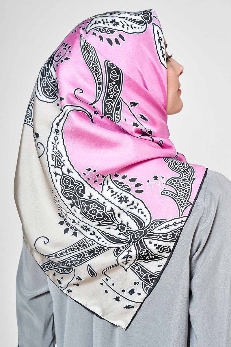 text -- shimmering soft pink paisley