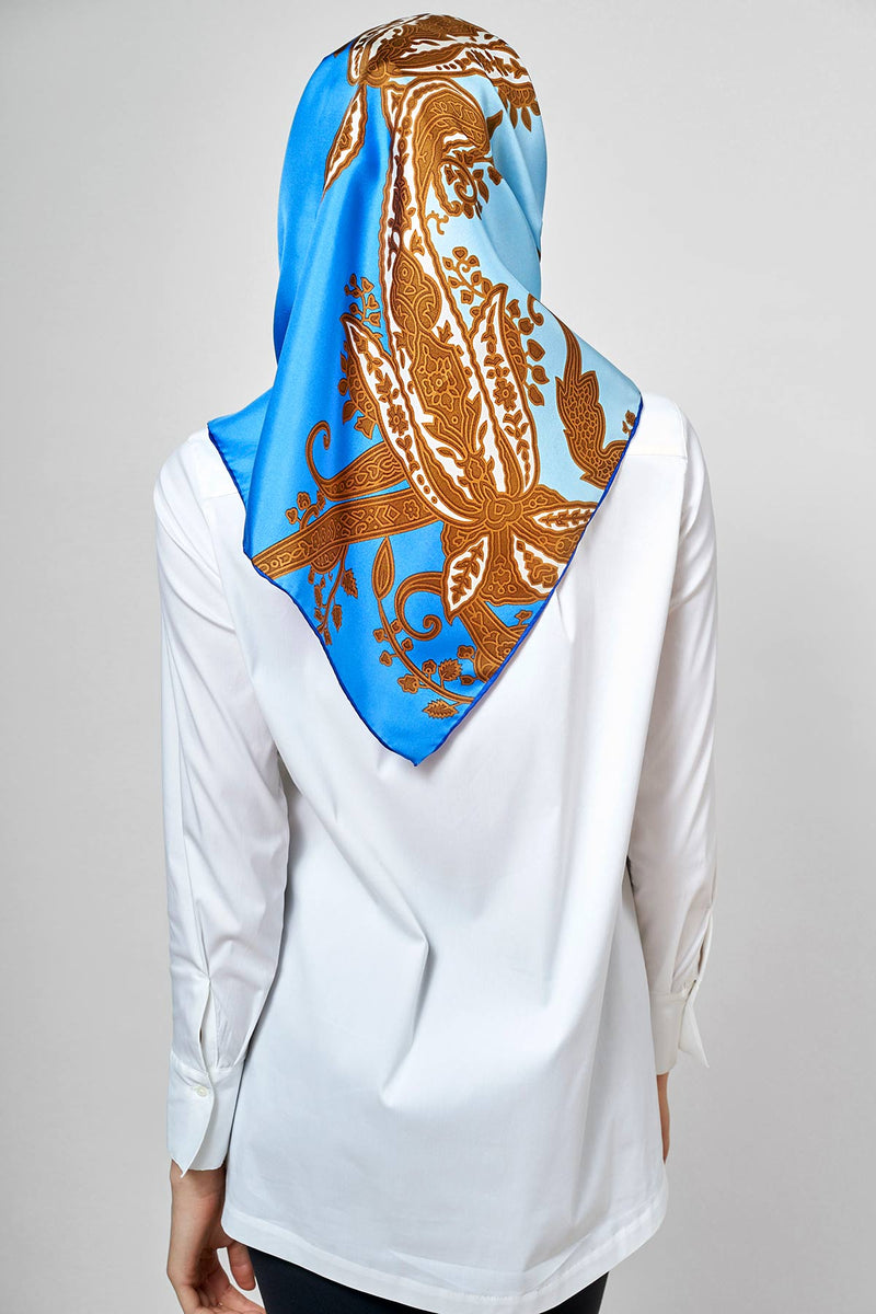 text -- shimmering jet set blue paisley