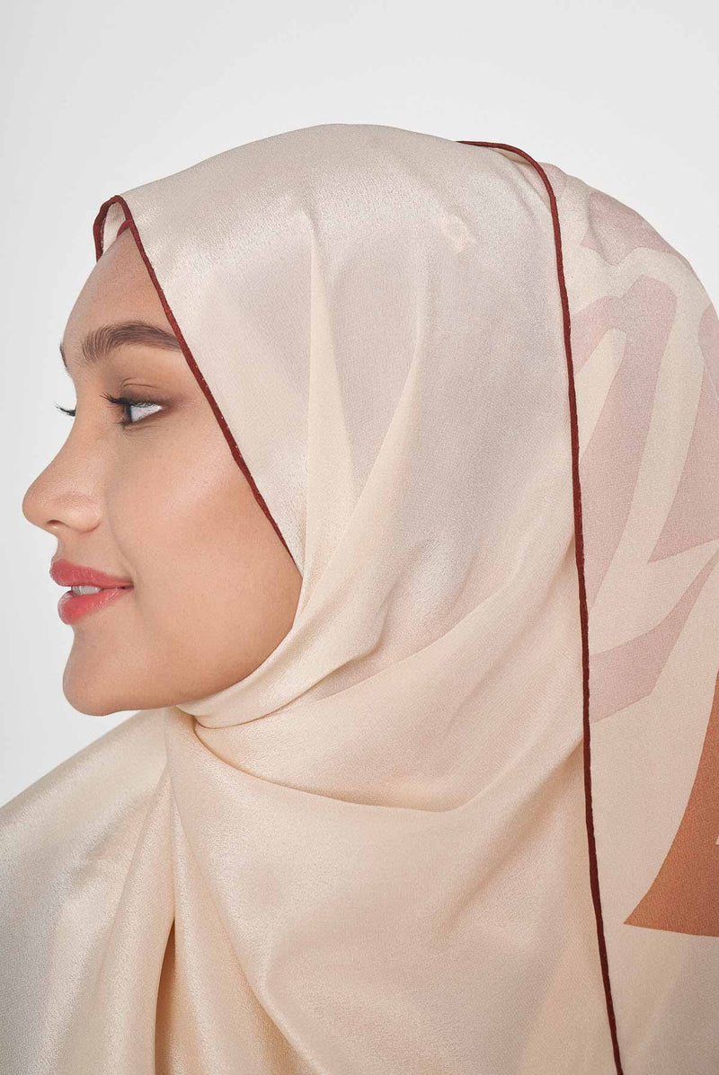 text -- trendsetter cream red