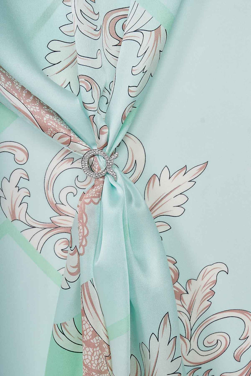 text -- aqua fleur de lis