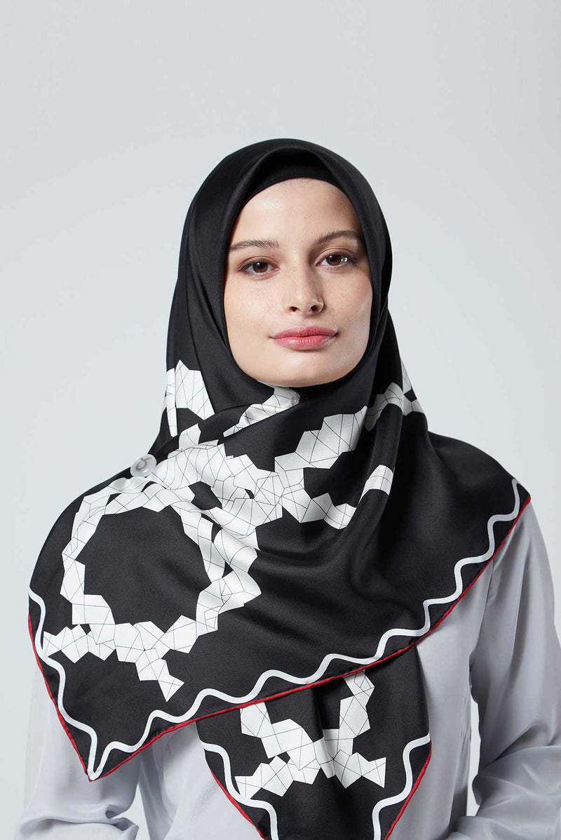 graphic illusion square Large TWILL SILK
